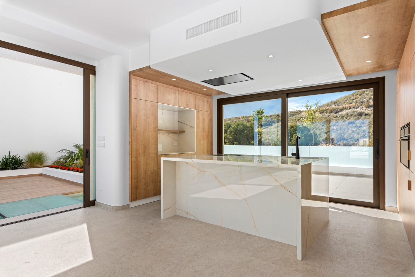 11. Venecia IV – KITCHEN